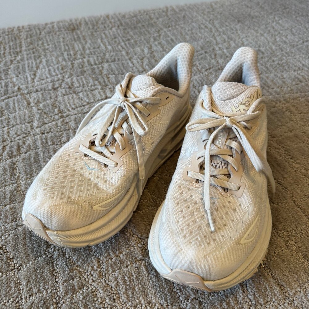 Hoka One Clifton 9 Beige/Sand Womens 8.5